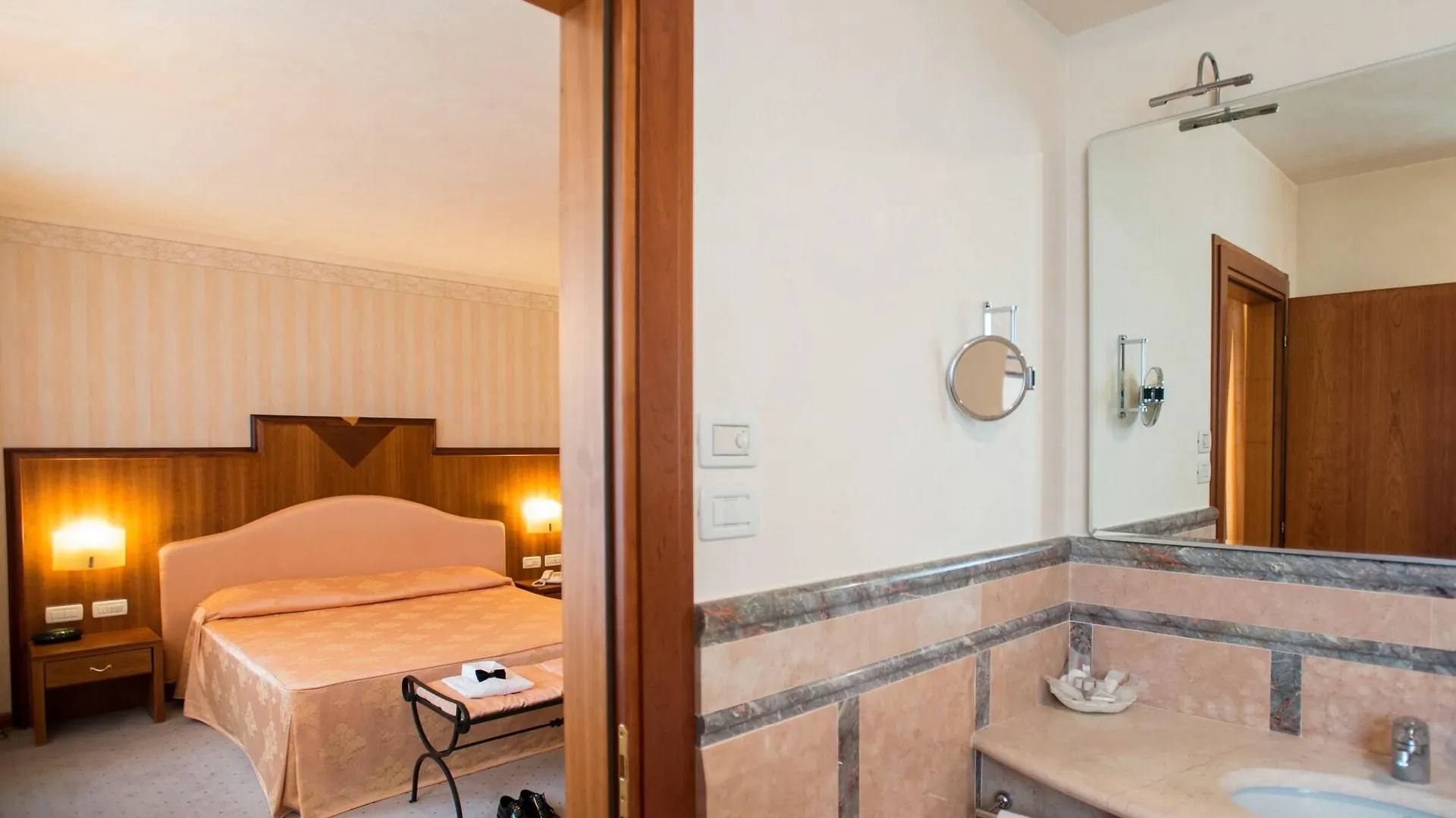 Phi Hotel Astoria Susegana 4*,