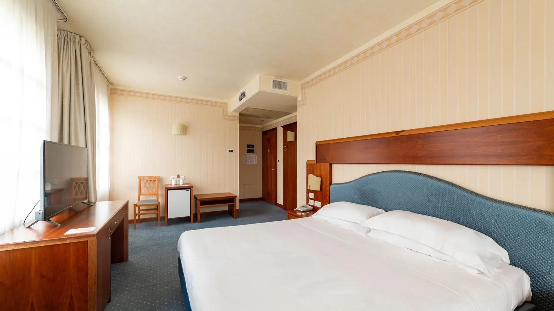 Phi Hotel Astoria Susegana 4*,