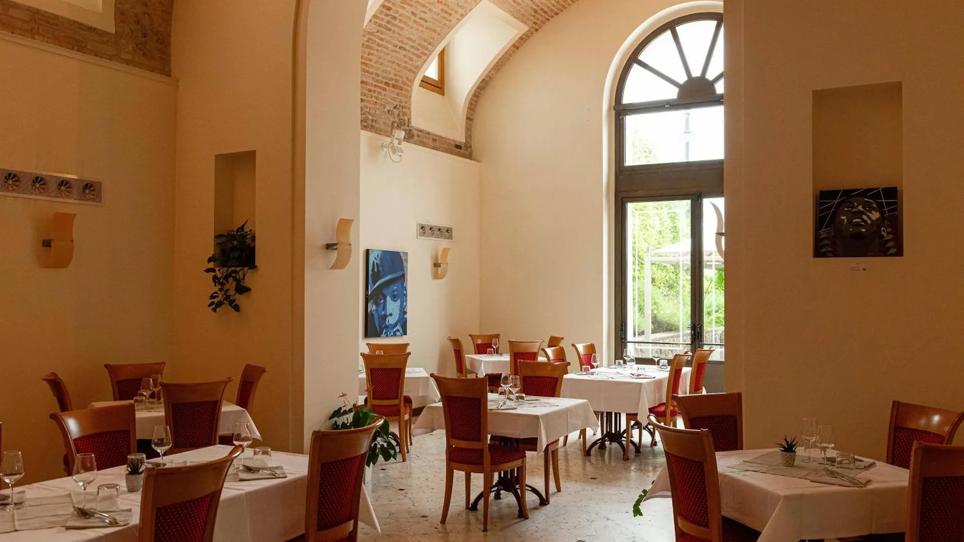 Phi Hotel Astoria Susegana 4*,